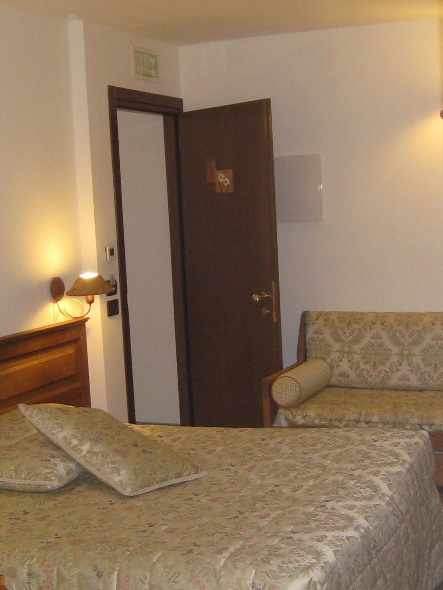 Hotel Villa Plinia Pragelato Εξωτερικό φωτογραφία